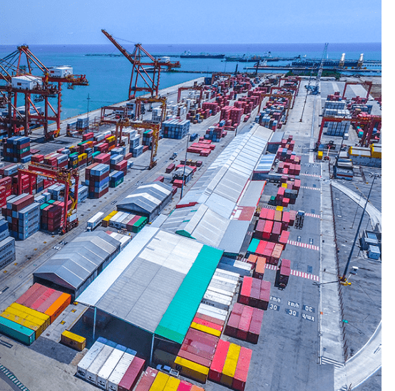Os portos brasileiros  são essenciais para o desenvolvimento do país e concentram a distribuição de toneladas de diversos produtos de comércio nacional e internacional.